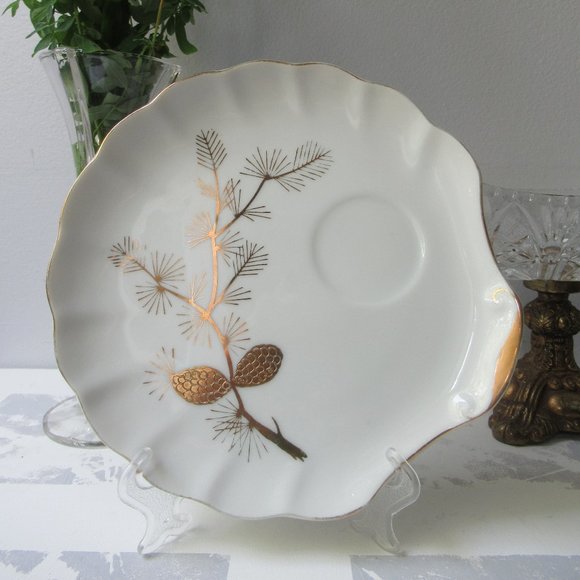 Fine Porcelain Saucer Golden Pine, Japan - Picture 1 of 10